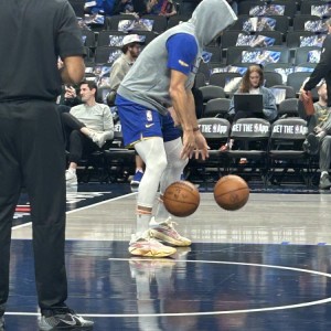 赛程安排-致敬！库里训练中上脚安踏欧文3代“中国新年”配色球鞋